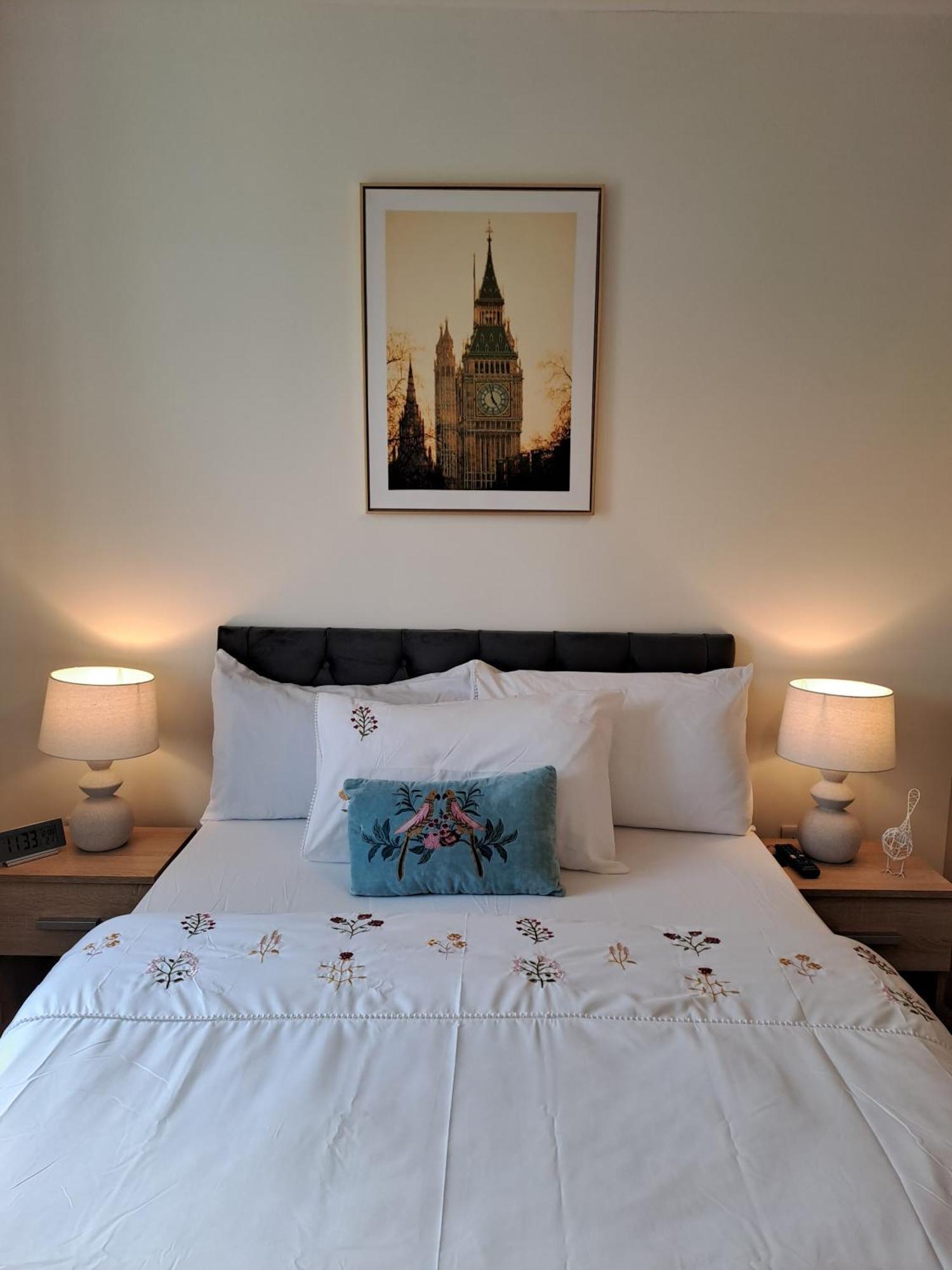 Cozy Bedroom In Lucan, Dublin Exterior foto