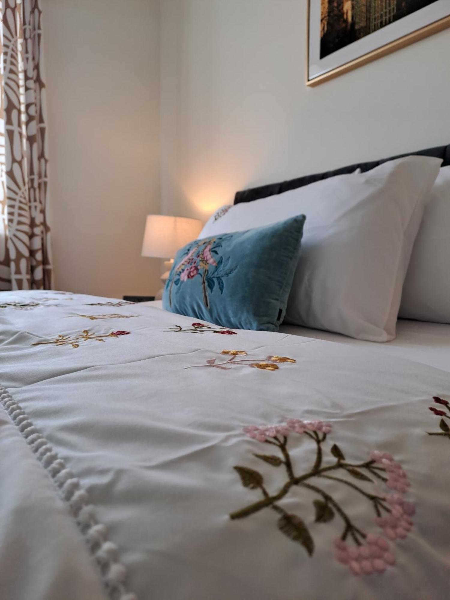 Cozy Bedroom In Lucan, Dublin Exterior foto