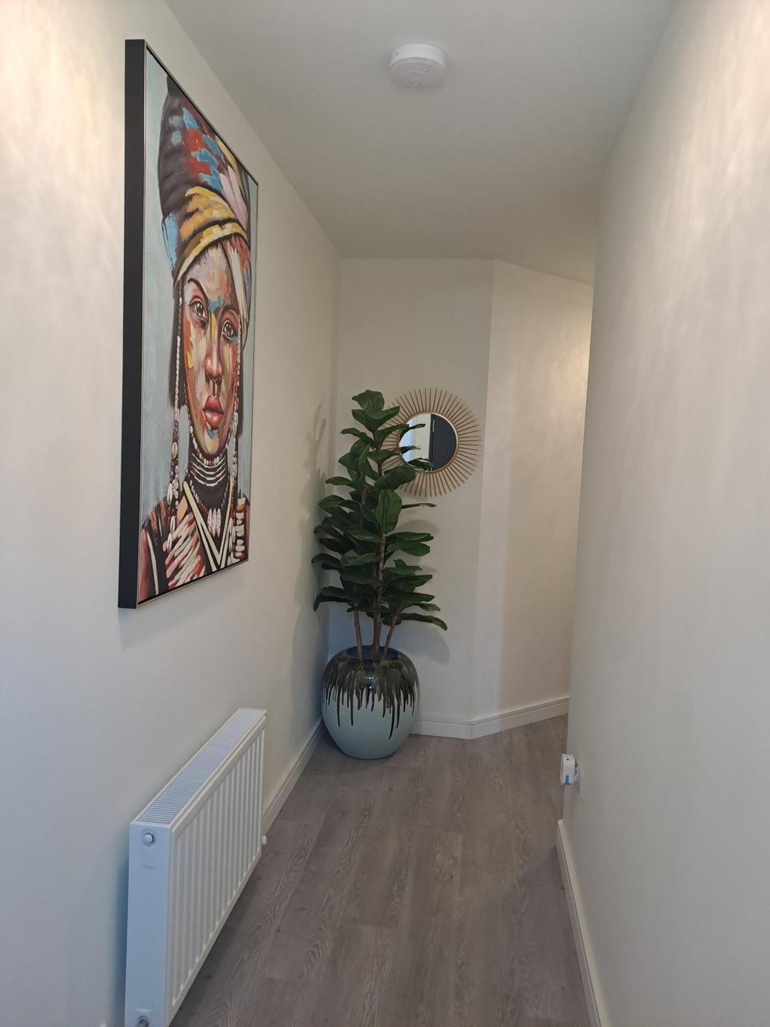 Cozy Bedroom In Lucan, Dublin Exterior foto